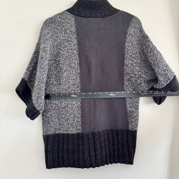 Carolyn Taylor Color Block Cardigan Size XL Button Up Short Sleeve Sweater - Picture 2 of 6
